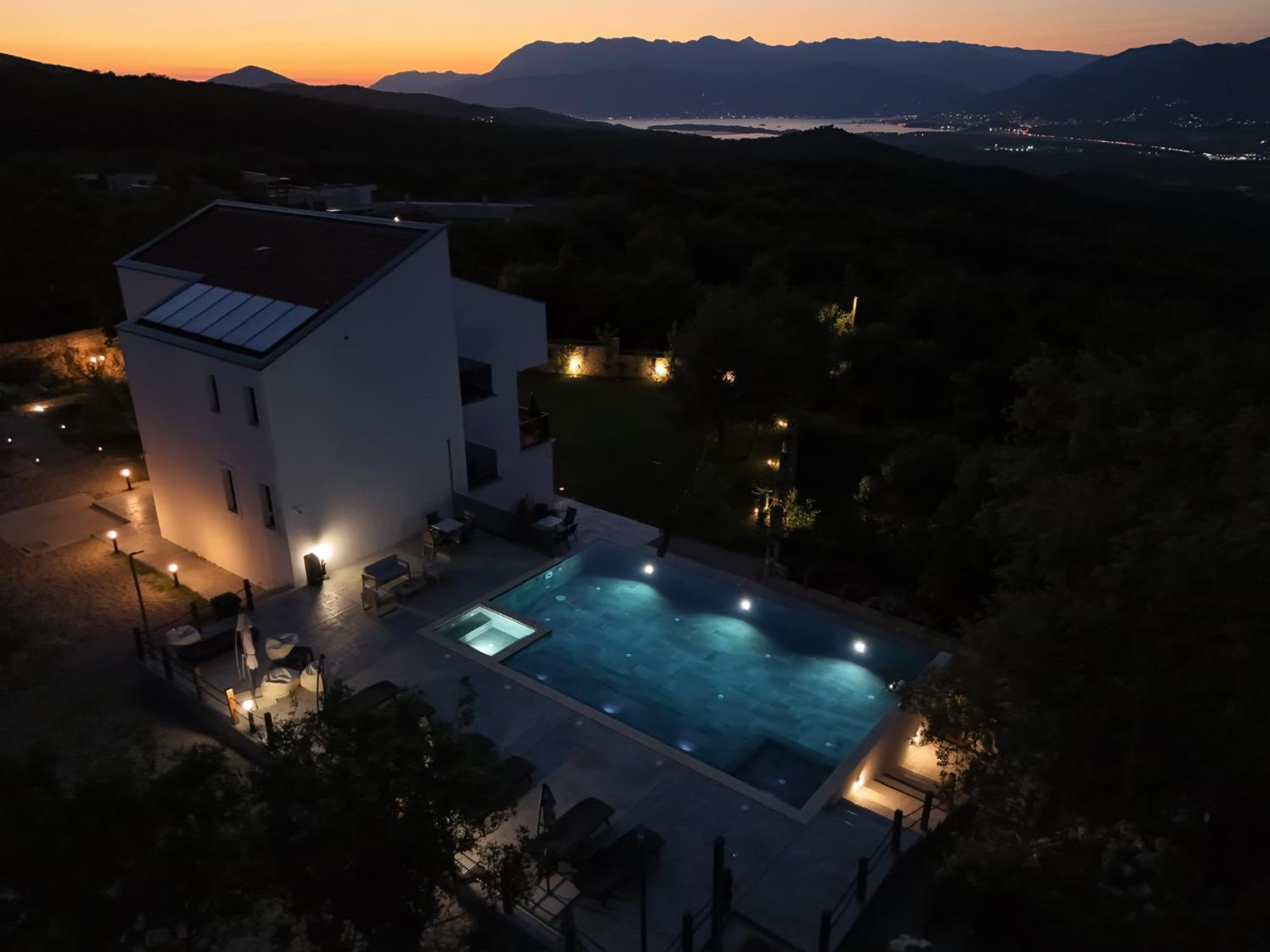 Villa Principium With Infinity Edge Pool&Hot Tub 코토르 외부 사진